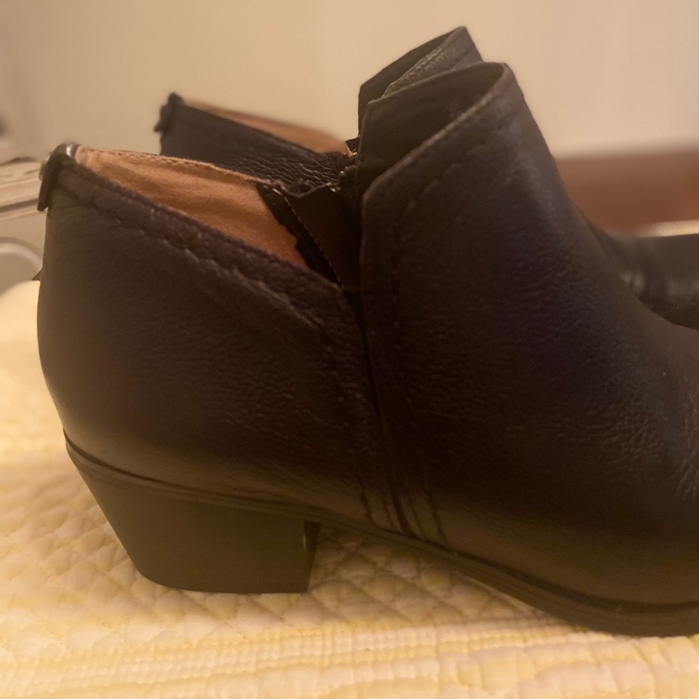 Naturalizer Ankle Boot 2” Block Heel, Inside Zipp… - image 6